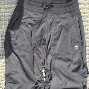 Ivivva “Live to Move” pant